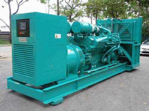 港口镇如何选择适合 100KW 发电机的电缆长度？