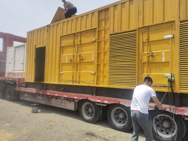 港口镇除了负载情况和发动机维护，还有哪些因素会影响 200kw 柴油发电机的油耗？