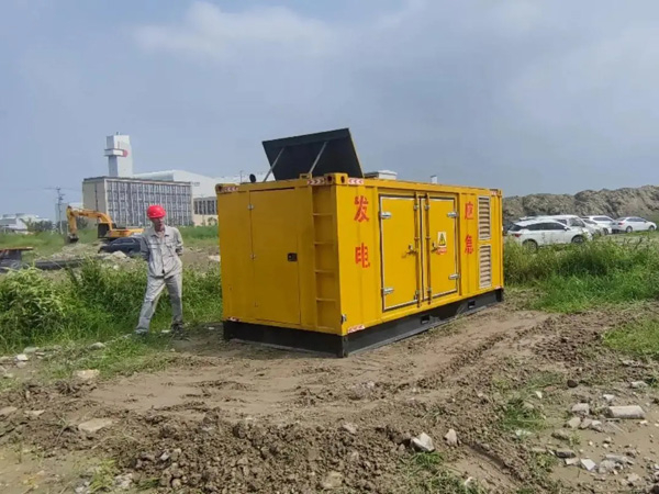 港口镇200KW柴油发电机机组每小时的油耗量受哪些因素影响？